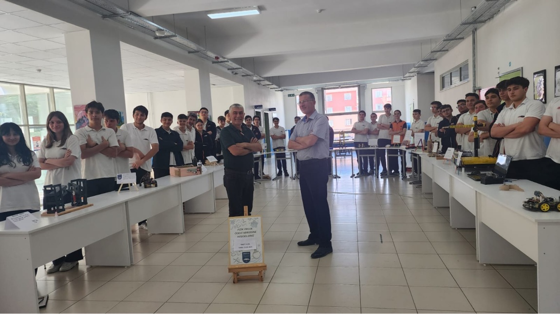 Fizik Dersi Yıl Sonu Proje Sergimizi Gerçekleştirdik.